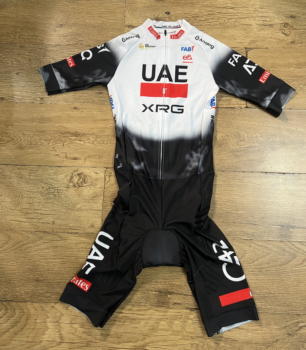Tuta da Ciclismo LASER CUT 202 - Cycling Gear Uae recensione e prezzo