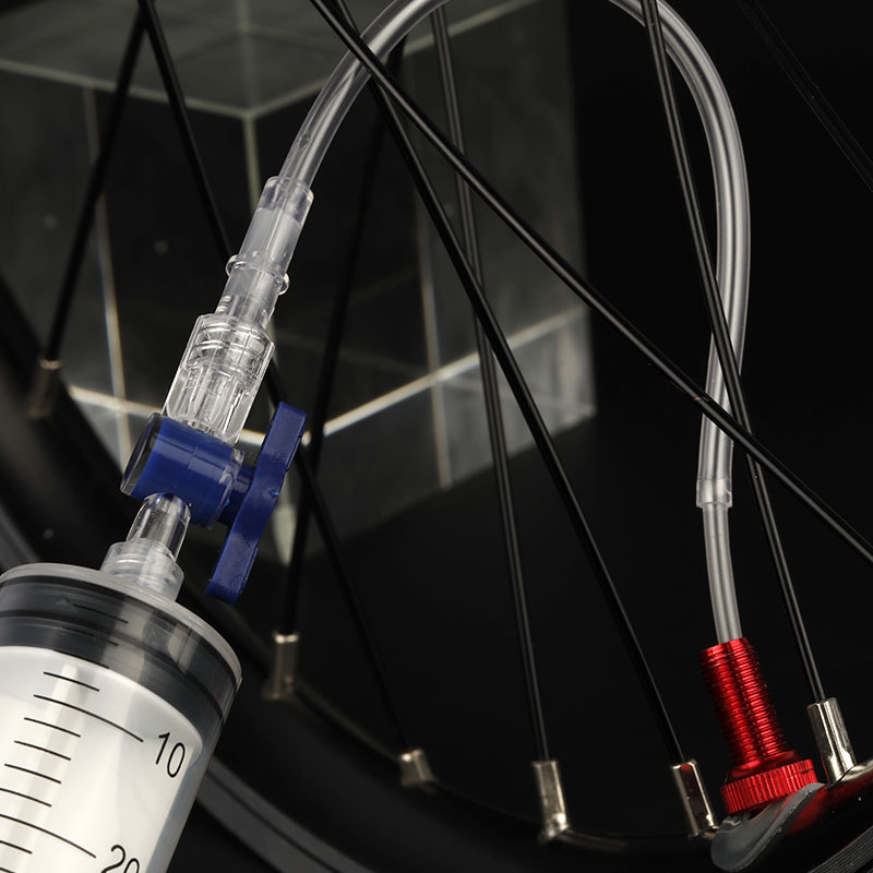 Strumento per Iniezione Liquid - Bike Tube Repair Kit recensione e prezzo